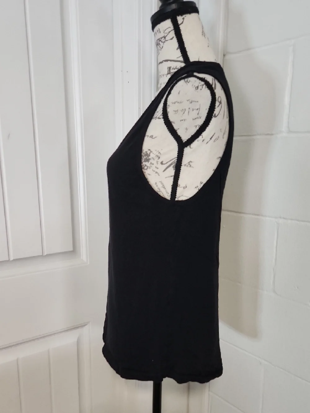 Black Women's Tank with Rainbow LOVE Graphic USA Strong Size Large EUC - Picture 2 of 5